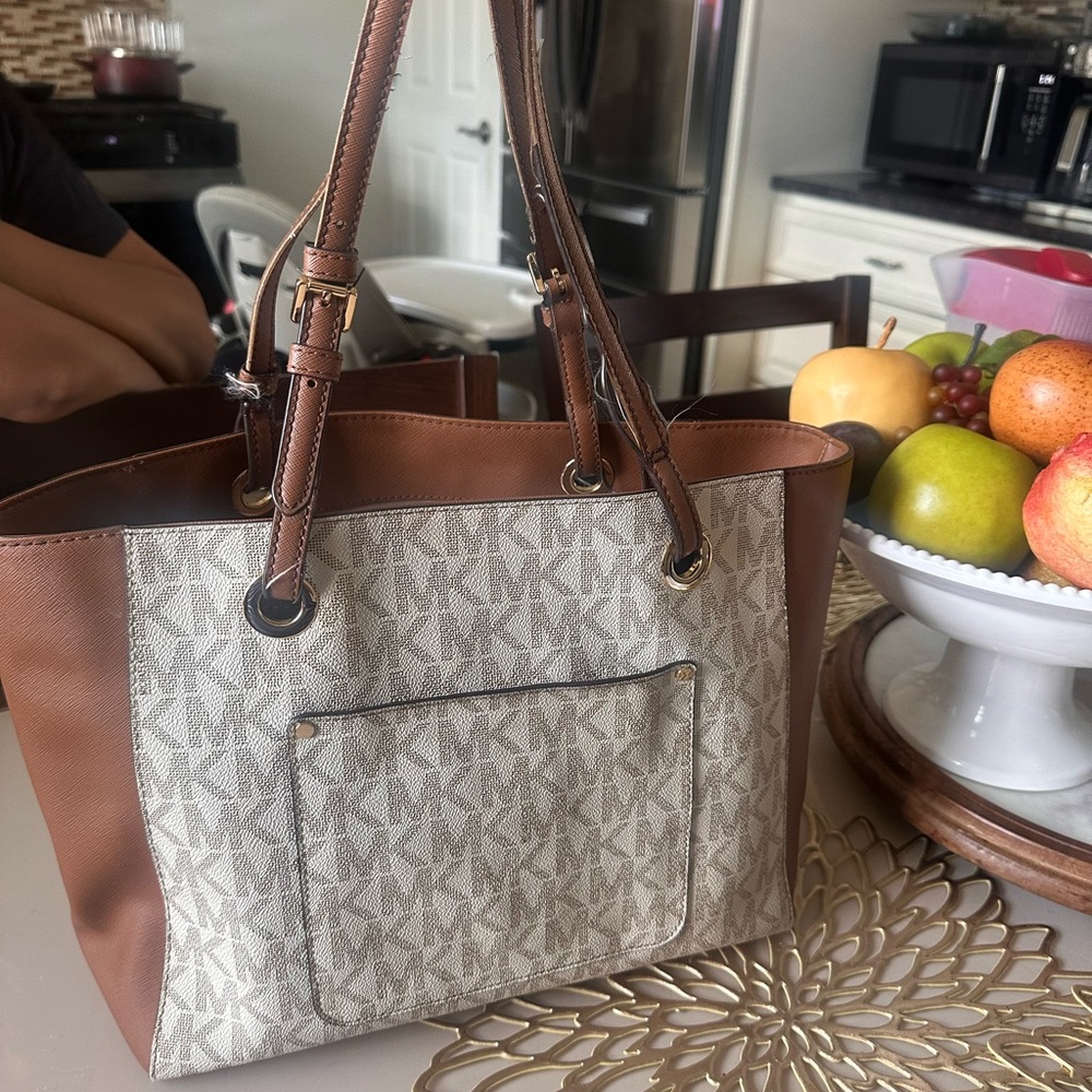Michael Kors Signature Brown and Cream Tote - Picture 2 of 6